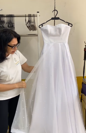 vestido de festa em cabides cabilavi