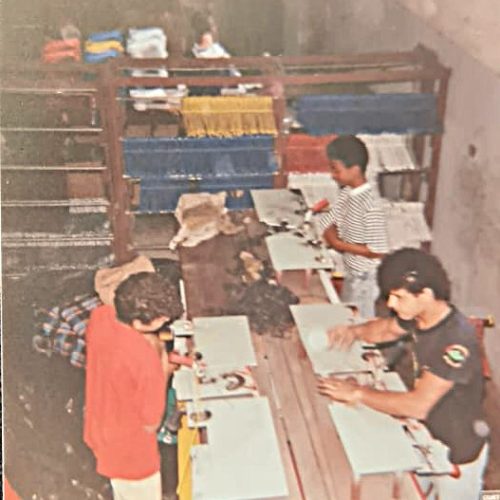 Equipe Cabilavi fazendo cabides manuais - cabilavi